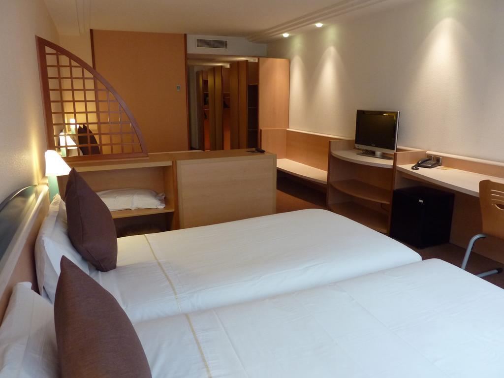 Hotel Tropical Les Escaldes Habitación foto